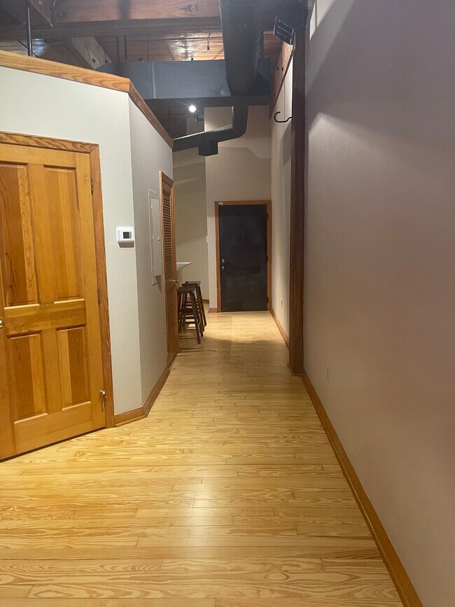 Foto del edificio - 230 W Tazewell St