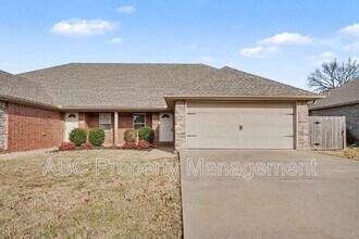 Building Photo - 3006 SW Deerfield Blvd