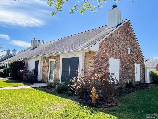 End unit - 12439 Coursey Blvd