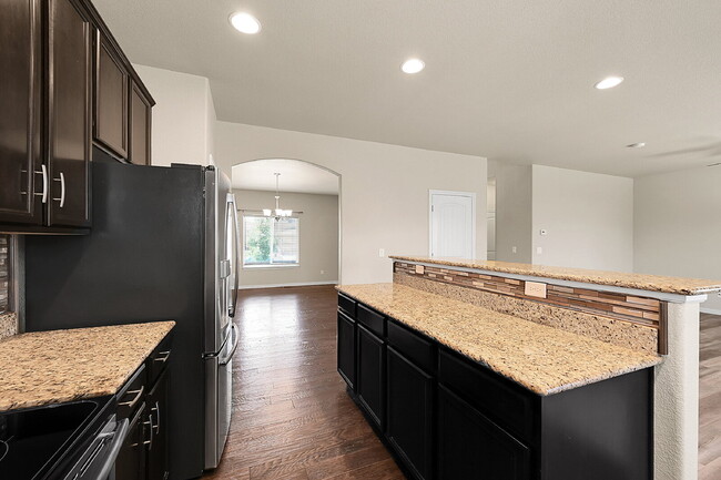 Building Photo - $2,650 - 4 Bed, 2.5 Bath Home with Fenced ...