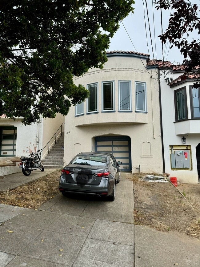 Building Photo - 2538 15th Ave