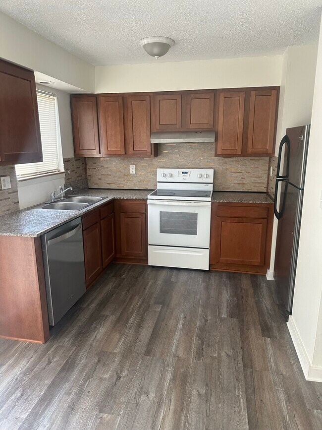 Kitchen - 9401 Reeder Ave