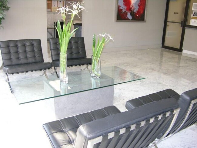 Foto del edificio - 3015 N Ocean Blvd