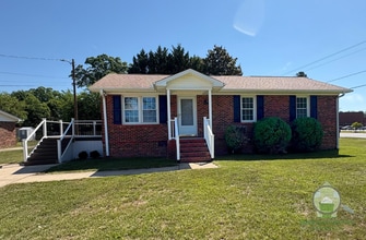 Building Photo - 701 Ikes Rd