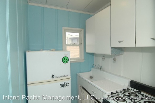 Building Photo - 221 33rd St