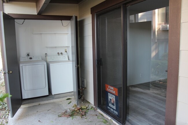 Building Photo - $500 OFF 1ST MONTHS RENT!! Amazing 1 bedro...