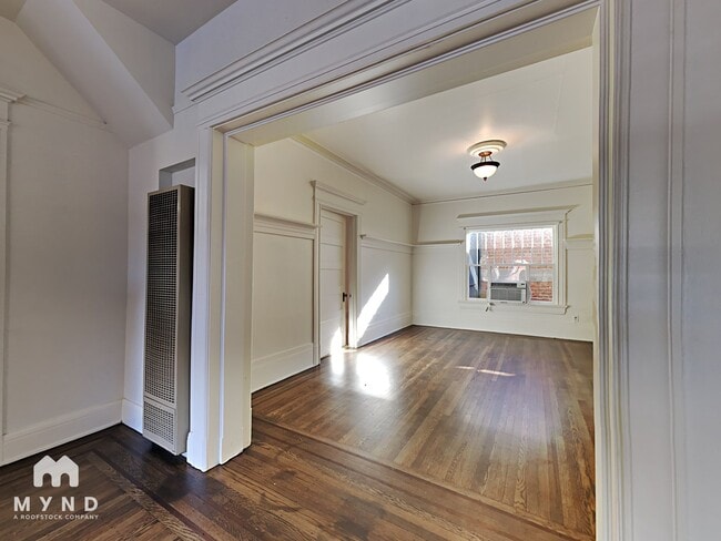 Building Photo - 819 14th St