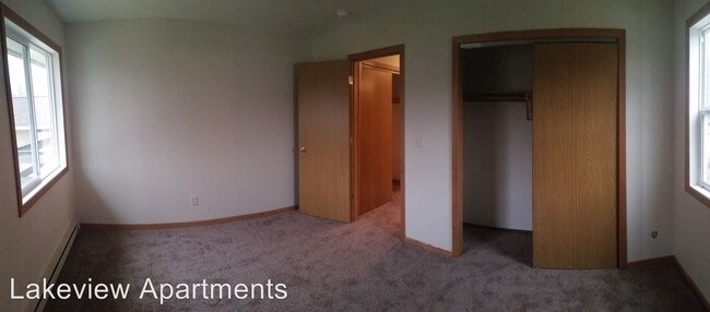 Building Photo - 1449 Lakeview Dr