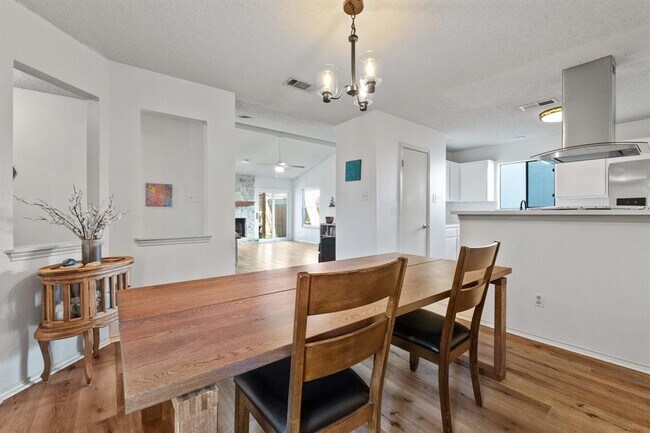 Foto del edificio - 9826 Briar Ridge Dr