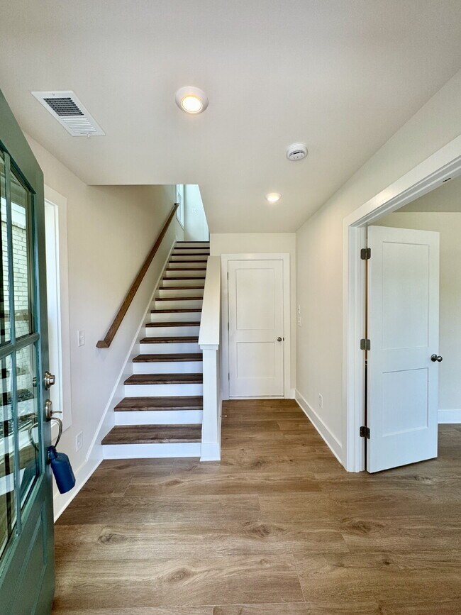 Foto del edificio - Your Alpharetta Retreat Awaits – Elegant T...