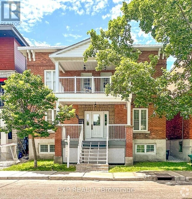 Building Photo - 162-162 Ivy Crescent