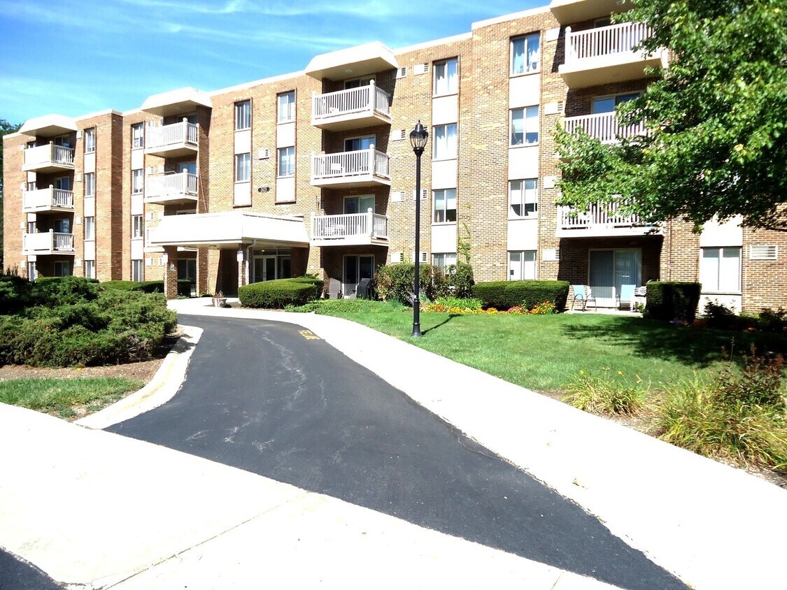 Foto principal - 2423 N Kennicott Dr