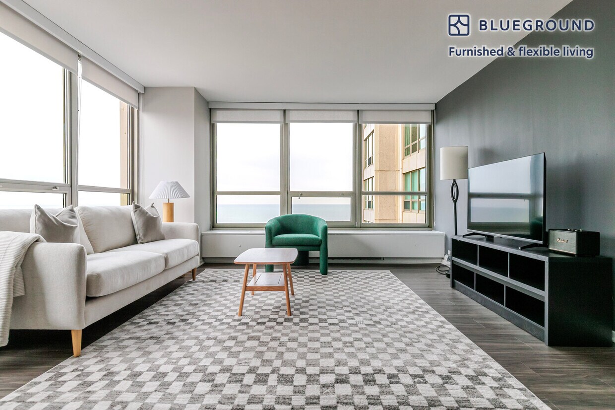 Foto principal - 3450 N Lake Shore Dr