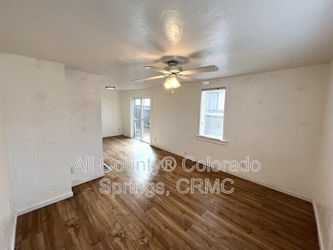 Building Photo - 519 S El Paso St