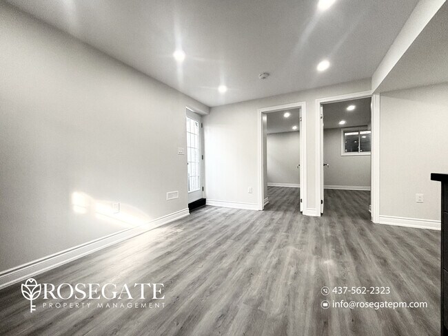 Photo du bâtiment - Pet-Friendly 2-Bedroom Basement Apartment with Parking – Milton