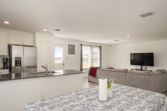 Building Photo - 6668 Cibolo Springs