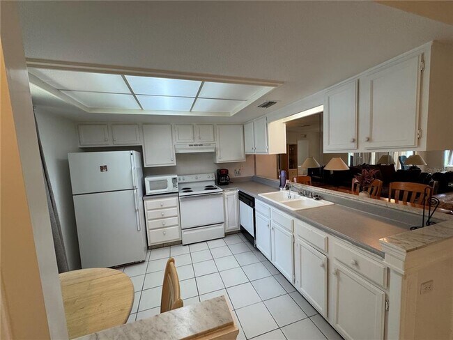 Foto del edificio - 2928 Bancroft Cir E