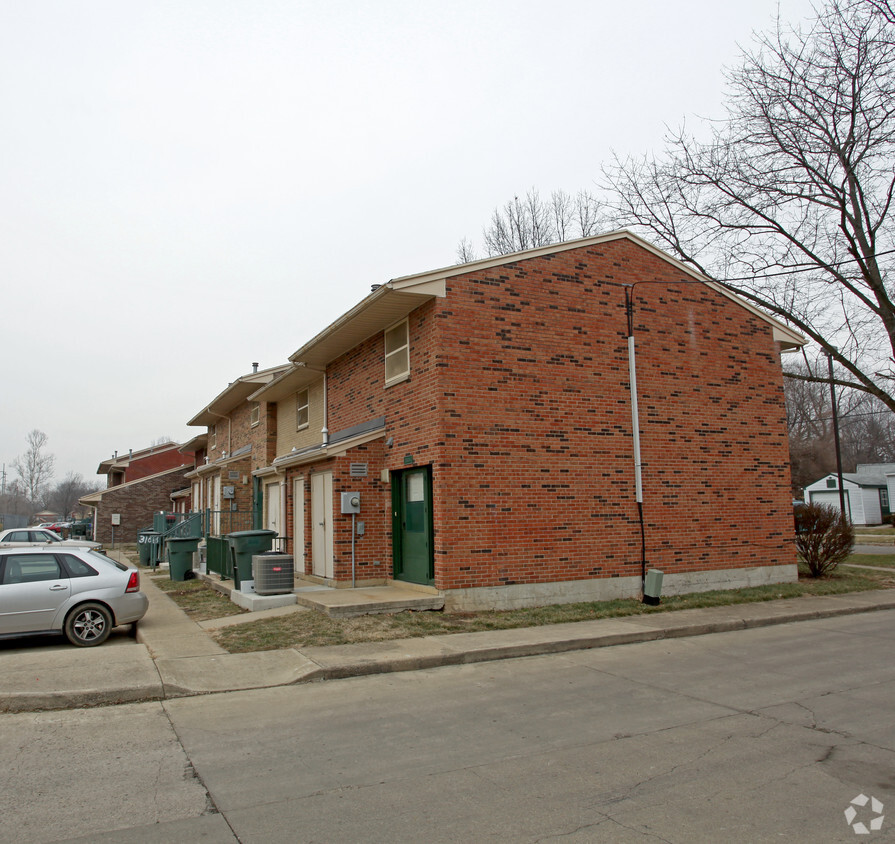 Building Photo - 3104-3200 W Riverview Ave