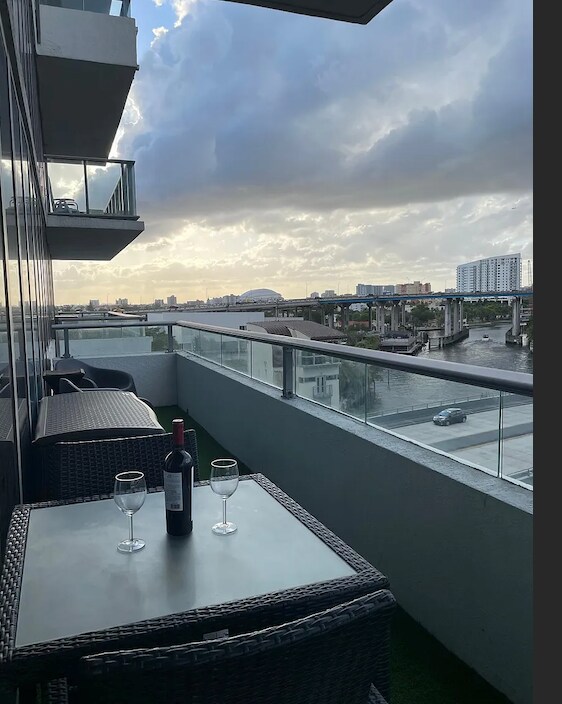 Foto del edificio - 185 SW 7th St
