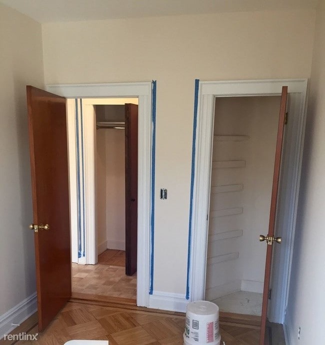Building Photo - 3 br, 1 bath Apartment - 2431 Crescent St