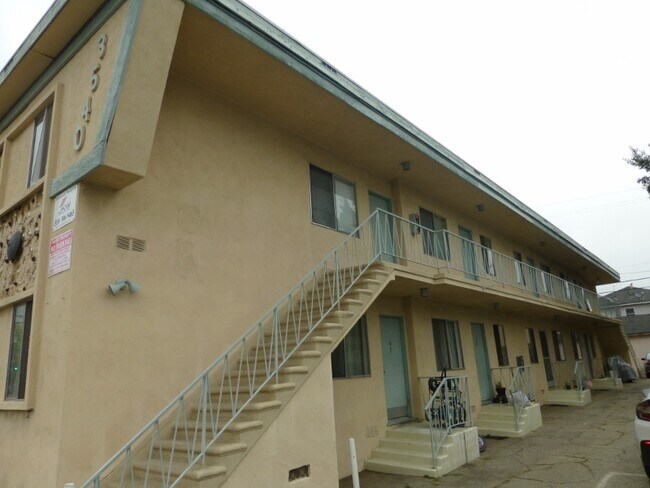 Building Photo - 3540 Overland Ave