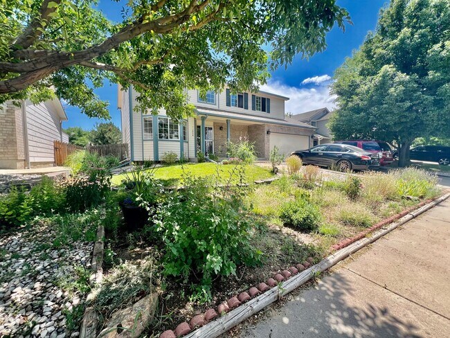 Building Photo - Beautifully Updated Home In Desirable Hend...