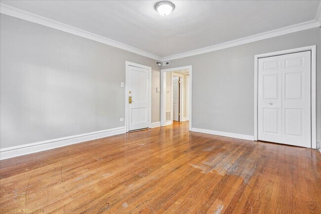 Foto del edificio - 5041 W 18th St