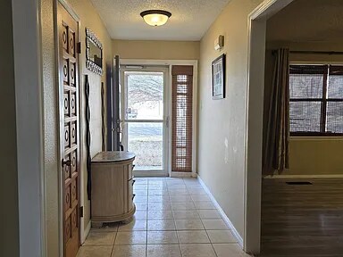 Foto del edificio - 906 Pearson Dr