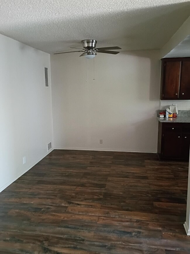 Building Photo - 131 W 64th Pl