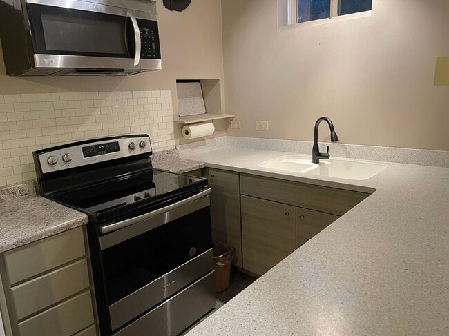 Building Photo - Basement Apartment ... ALL UTILITIES INCLUDED, INCLUDING WIFI!!