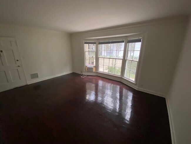 Foto del edificio - 346 N Palm Dr