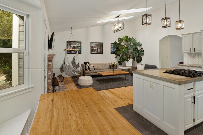 Foto del edificio - 1557 Bramble Ct