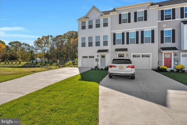 Building Photo - 76 SAND HILLS Dr