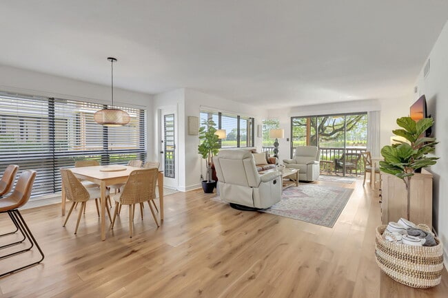 Foto del edificio - 334 Brackenwood Cir