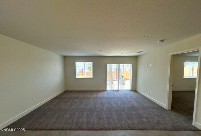 Building Photo - 963 Cascade Range Dr