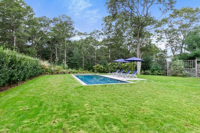 Foto del edificio - 723 Hands Creek Rd