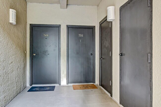 Foto del edificio - 751 Spinnakers Reach Dr