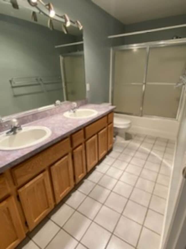 Foto del edificio - 762-770 SW Sitka Dr
