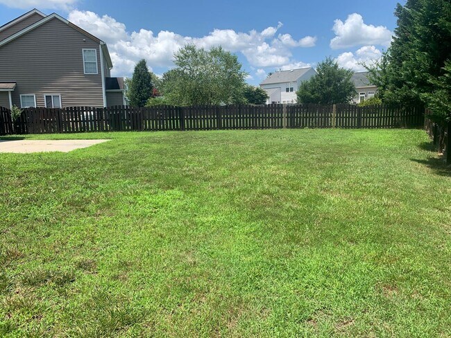 Building Photo - Pristine, Move in Ready home located in th...