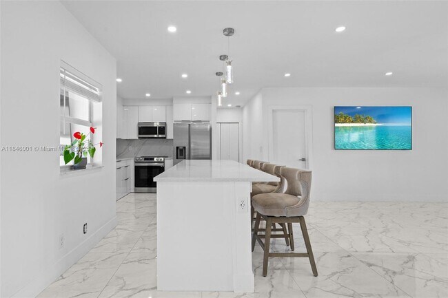 Foto del edificio - 669 NW 15th Ave