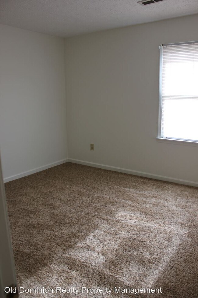 Foto del edificio - 2 br, 1 bath House - 1221 Harmony Drive Ap...