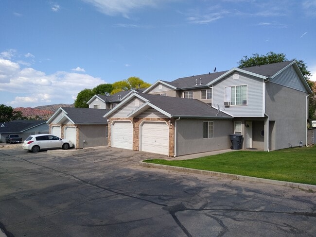 Building Photo - 334 S 400 E