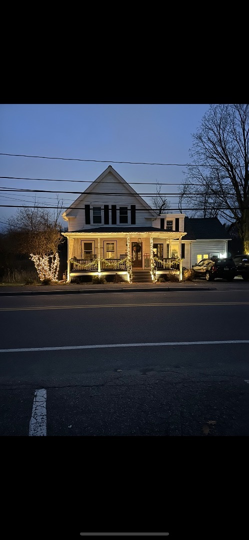 Building Photo - 161 Walnut St