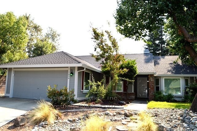 Primary Photo - Stunning 3 Bedroom in Roseville