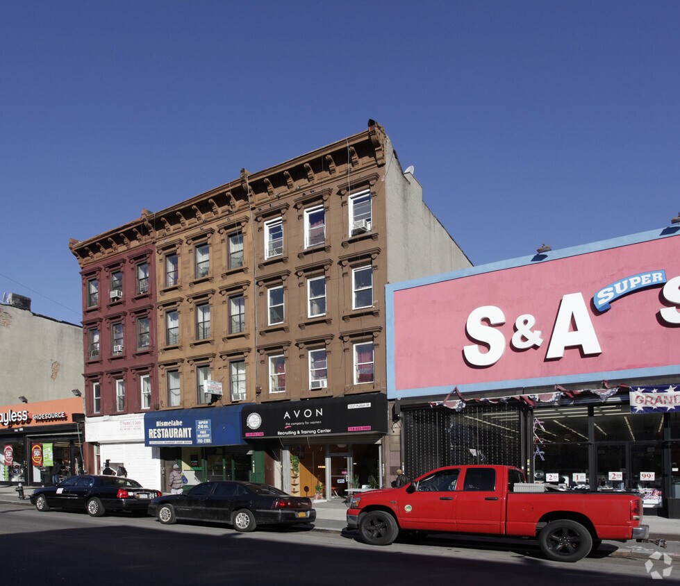 Foto principal - 1237 Fulton St