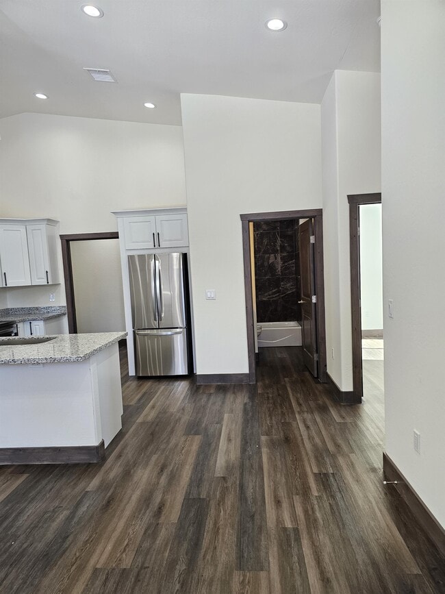 Building Photo - 2850 W Villa Loop