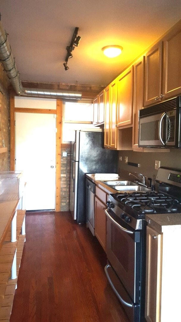 Building Photo - 1657 W Pratt Blvd