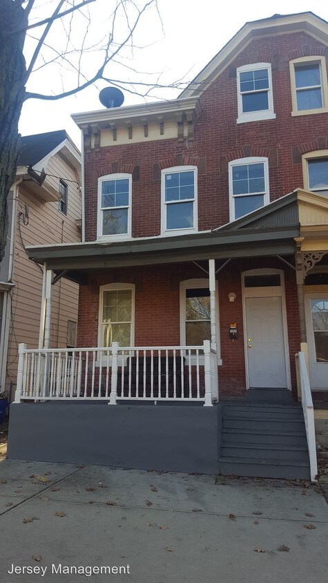 Primary Photo - 309 Spring St