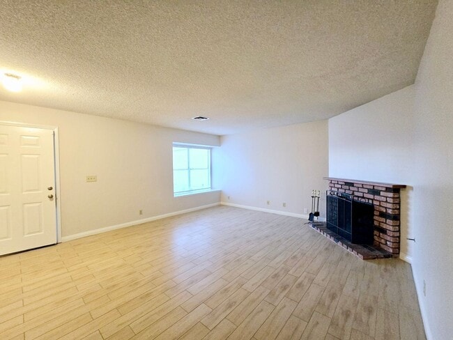 Building Photo - UPGRADED ONE-STORY HOME W/ NO HOA! NEAR GR...