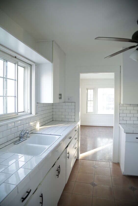 Foto principal - 4765 Dockweiler St